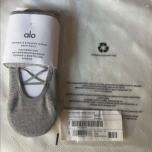 NWT Alo Yoga Strappy Siren Grip Sock Light Gray S/M (5-7.5) - Picture 1 of 5